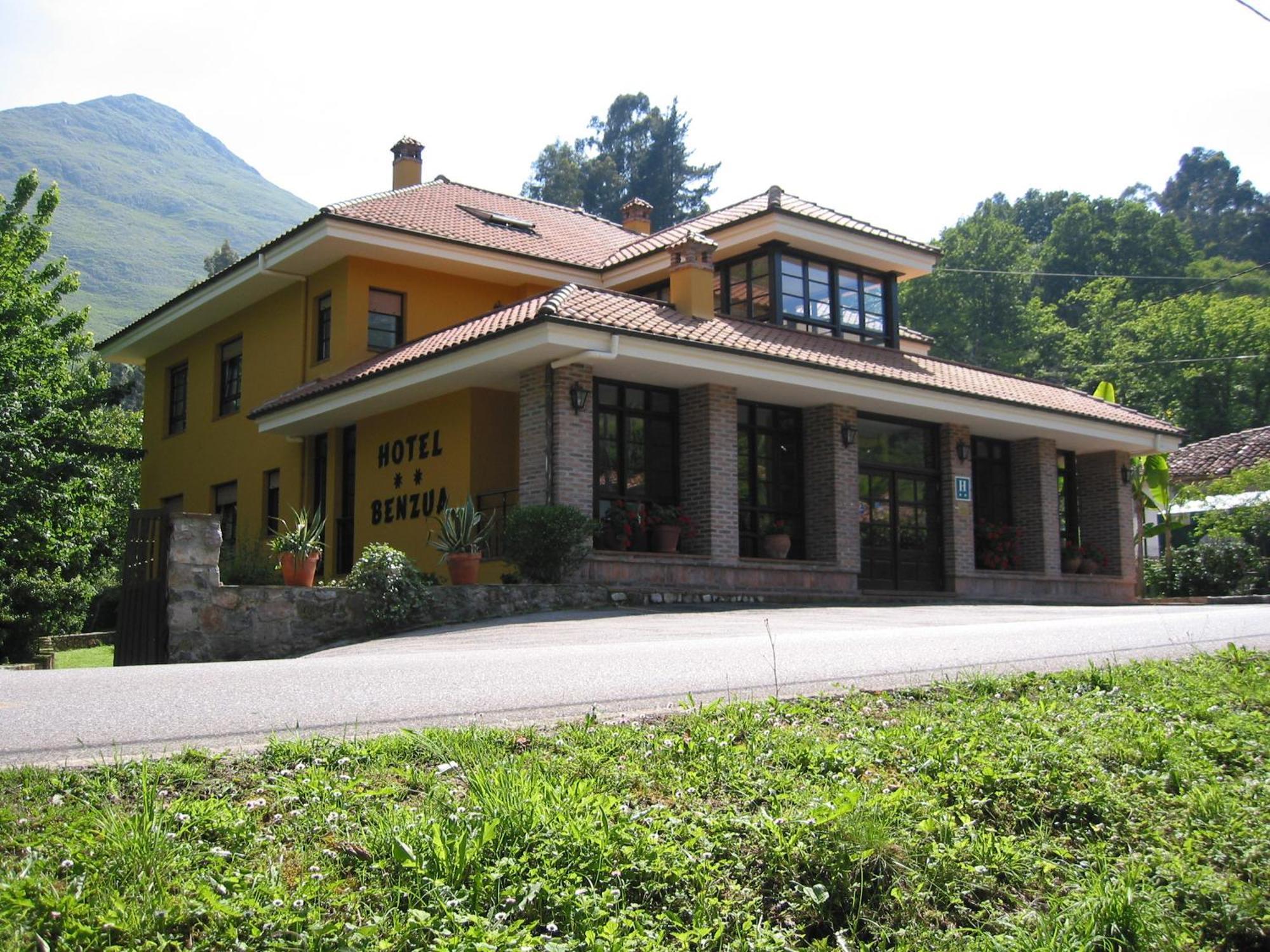 Hotel Benzua Villanueva de Ardisana Exterior photo